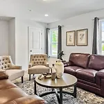 Luxurorious Townhome In Reading